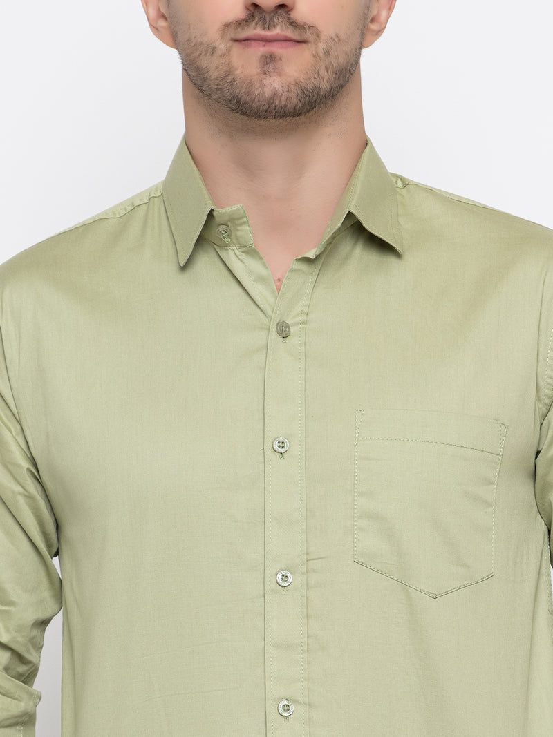 Men Regular Fit Solid Spread Collar Casual Shirt